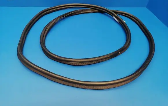 Land Rover Discovery 5 Trunk rubber seal (body) 