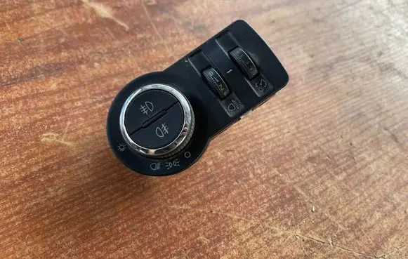 Chevrolet Orlando Light switch 13301758