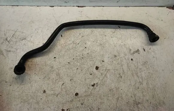 Opel Vivaro Breather hose/pipe 77001150927