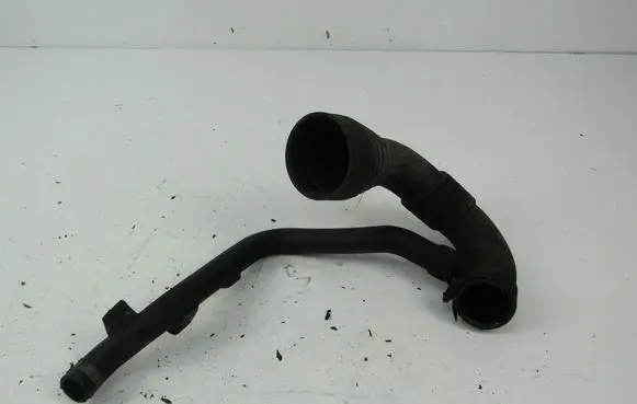 Volkswagen PASSAT B5 Air intake hose/pipe 
