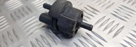 Volkswagen Golf V Valve vacuum 058133459