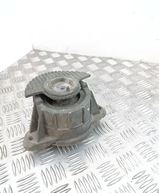 Mercedes-Benz C W204 Engine mount bracket A2042400917