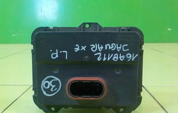 Jaguar XE LED ballast control module 5DF01181840