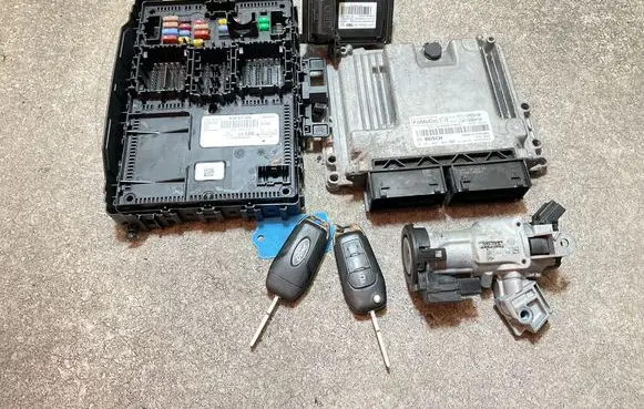 Ford Focus Engine ECU kit and lock set M1T112A650AA 0281037085
