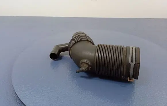 Skoda Fabia Mk2 (5J) Air intake hose/pipe 6R0129654C