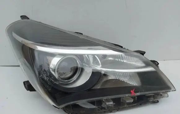 Toyota Yaris Headlight/headlamp yaris-III-1lift.BS