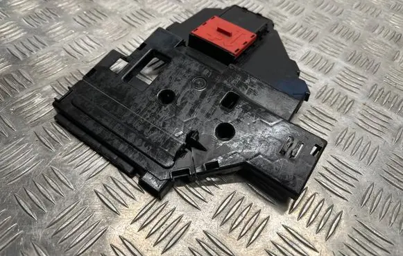 Mercedes-Benz C AMG W205 Fuse box cover DBPD925