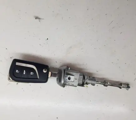 Toyota Avensis T270 Front door lock (next to the handle) N05042522