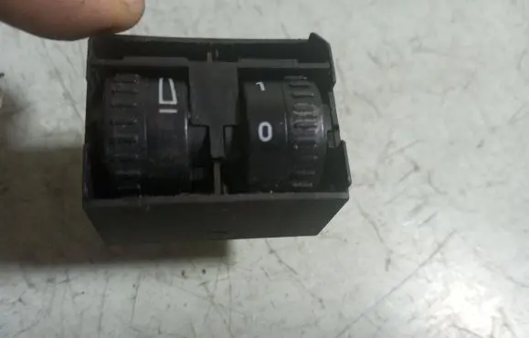 Volkswagen Touran I Headlight level height control switch 1T0941333B