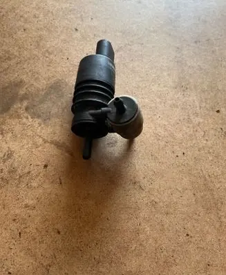 Mitsubishi Outlander Windscreen/windshield washer pump 3043125