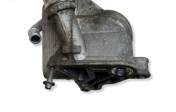 BMW 4 F32 F33 Oil filter mounting bracket 7516383