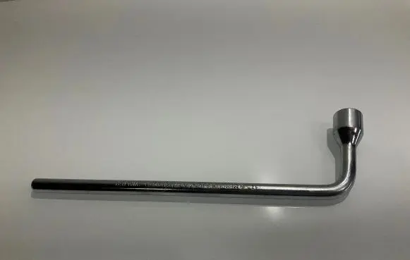 Mercedes-Benz CLS C219 Wheel nut wrench A2215810001 2215810001
