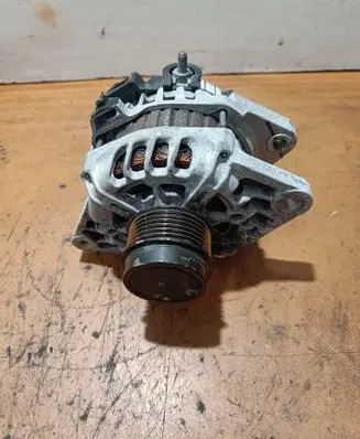 Hyundai i20 (PB PBT) Generator/alternator 2610164 373002B700 135V90A