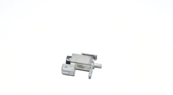 BMW 5 E60 E61 Vacuum valve 7537612