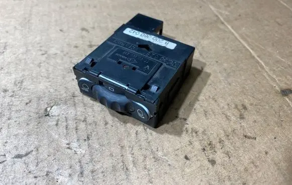 Renault Master II Headlight level height control switch 8200060042