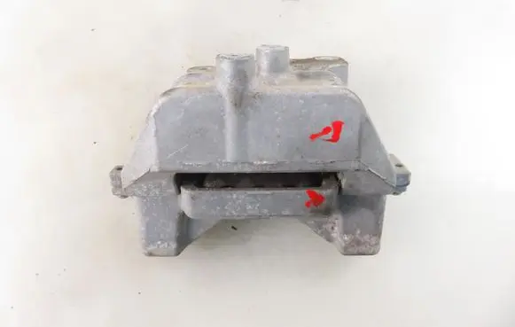 Mitsubishi Outlander Gearbox mounting bracket 
