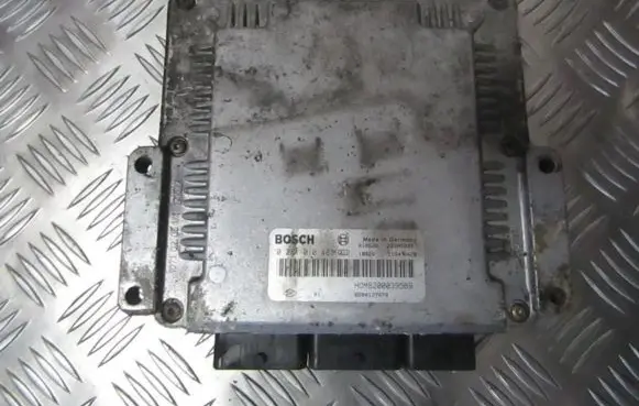Renault Scenic I Engine control unit/module 0281010483 hom8200039569