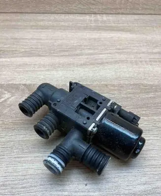 BMW 5 E39 Coolant heater control valve 8368562 1147412126