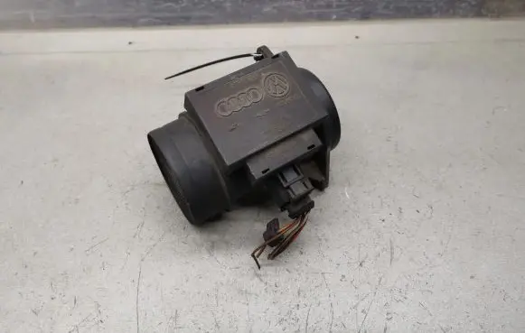 Volkswagen PASSAT B5 Mass air flow meter 074906461 71822101