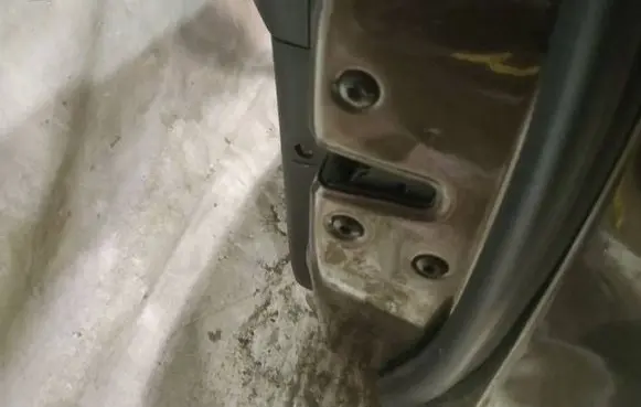 KIA Sportage Front door lock 
