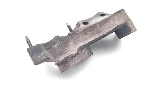 Engine mounting bracket
