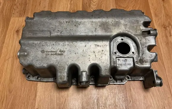 Volkswagen PASSAT B6 Oil sump 03G103603 V150