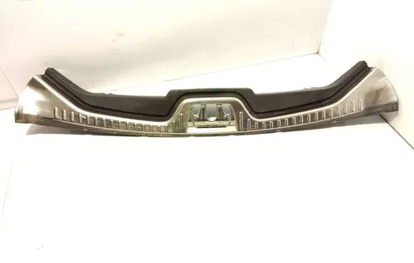 Trunk/boot sill cover protection
