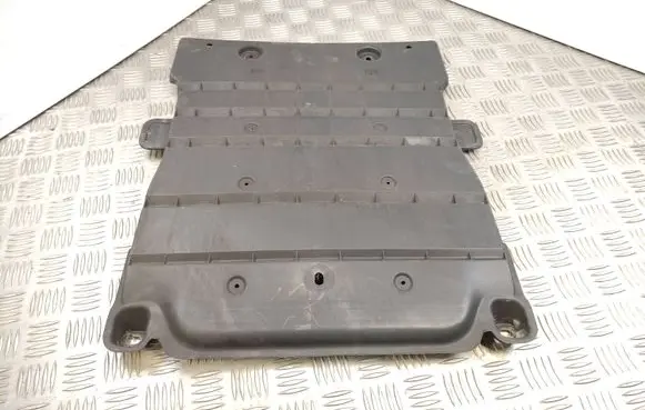 Audi A3 S3 8V Engine splash shield/under tray 5Q0825229 5Q0825230