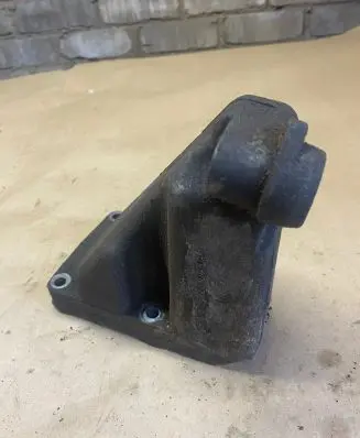 Mercedes-Benz E W211 Engine mounting bracket A6132230404