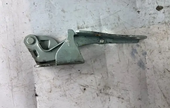 Hyundai Matrix Engine bonnet/hood hinges