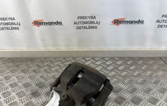 Volkswagen PASSAT B8 Front brake caliper 6799D