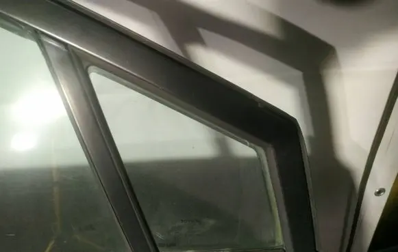 Toyota Corolla Verso AR10 Front door vent window glass four-door as2