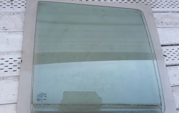 Opel Frontera B Rear door window glass