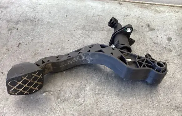 Volkswagen Polo IV 9N3 Clutch pedal 6Q1721321C 600721388