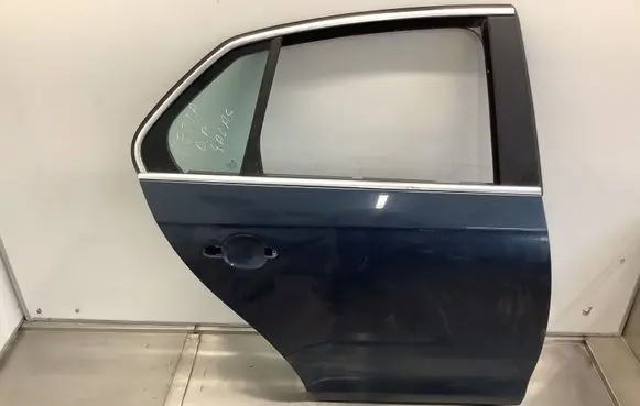 Volkswagen Jetta V Rear door 