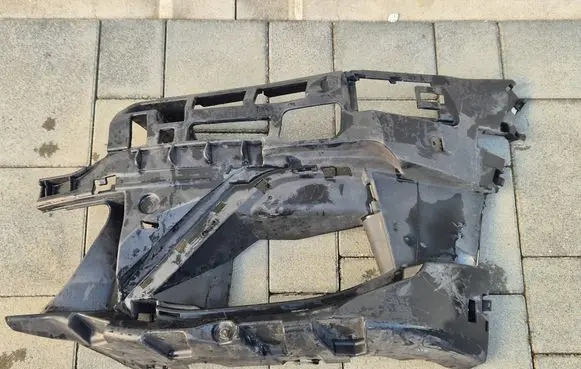 BMW 8 G14 Front bumper mounting bracket 511180747871