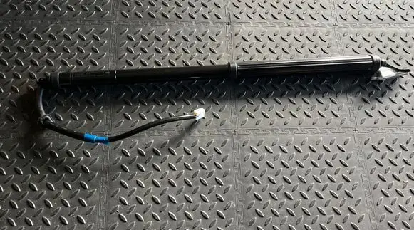 Lexus RX 450H Tailgate/trunk strut/damper 6892048030