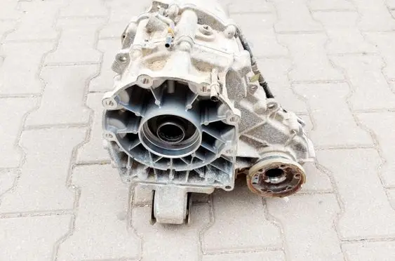 Land Rover Defender Gearbox transfer box case M8E2-7K780-AE