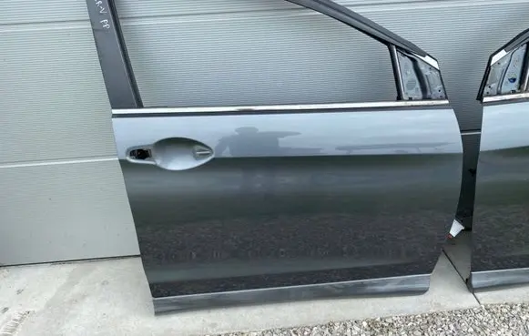 Honda CR-V Front door