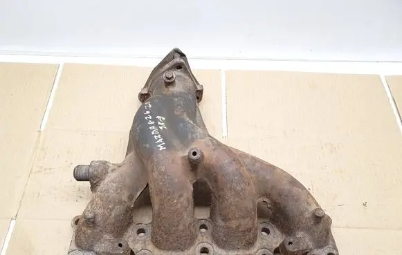 Mazda 626 Exhaust manifold FSJ2K18205