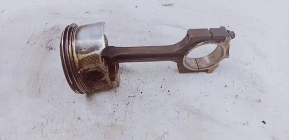 Ford S-MAX Piston with connecting rod