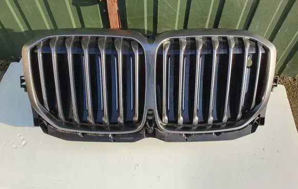 BMW X7 G07 ACC Distronic radar sensor grill/trim 