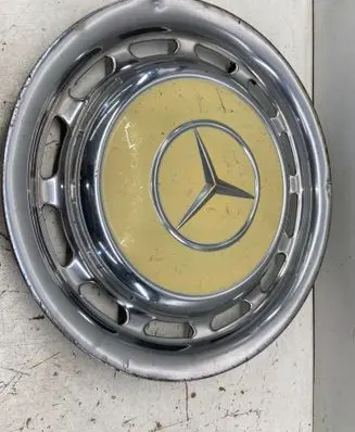 Mercedes-Benz W123 R14 wheel hub/cap/trim A1154010324 1154010324