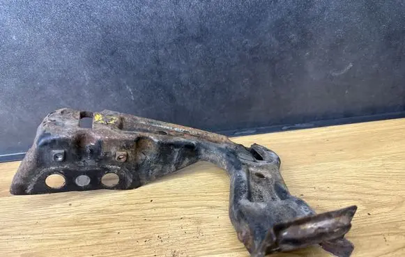 Skoda Octavia Mk2 (1Z) Headlight/headlamp mounting bracket 1Z0805371A