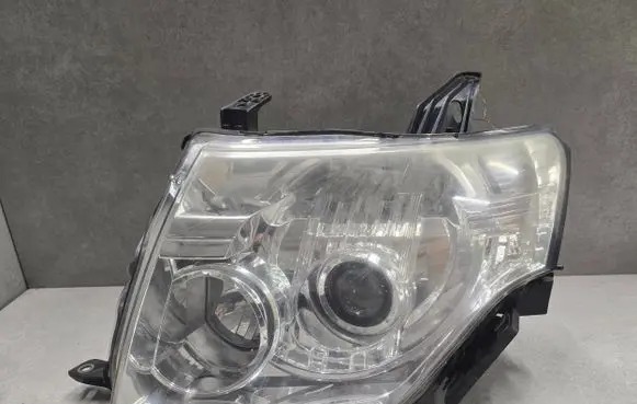 Mitsubishi Pajero Headlight/headlamp 10087875