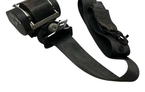 Opel Vivaro Front seatbelt 696515A 8182023 59764