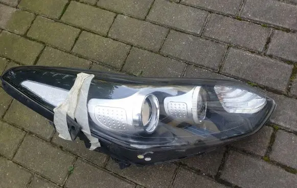 KIA Sportage Headlight/headlamp 92102F1010
