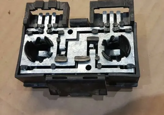 Volkswagen PASSAT B4 Tail light bulb cover holder 3A9945259