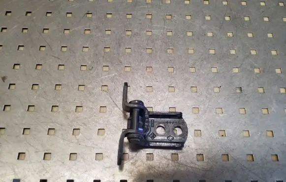 Renault Kadjar Rear door lower hinge