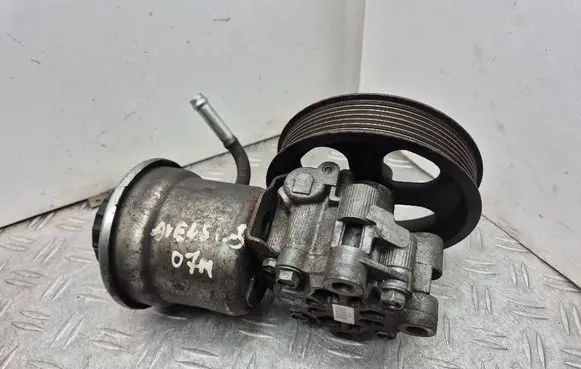 Toyota Avensis T250 Power steering pump 12180
